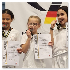 Das jüngste Villinger Team, bestehend aus Saron Kfeleng, Melina Pena Kalpaktsi und Lera Schellenberg, erreichte Silber in der Kategorie Schüler B Mädchen.